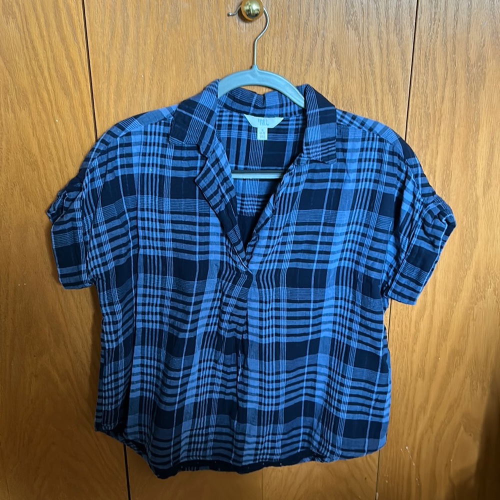 Women’s collared top